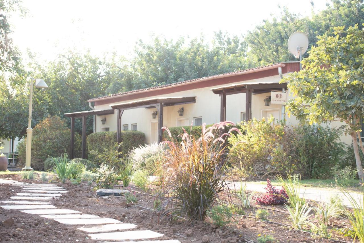 Kibbutz Tiratzvi - Country Lodging Tirat Zevi Luaran gambar