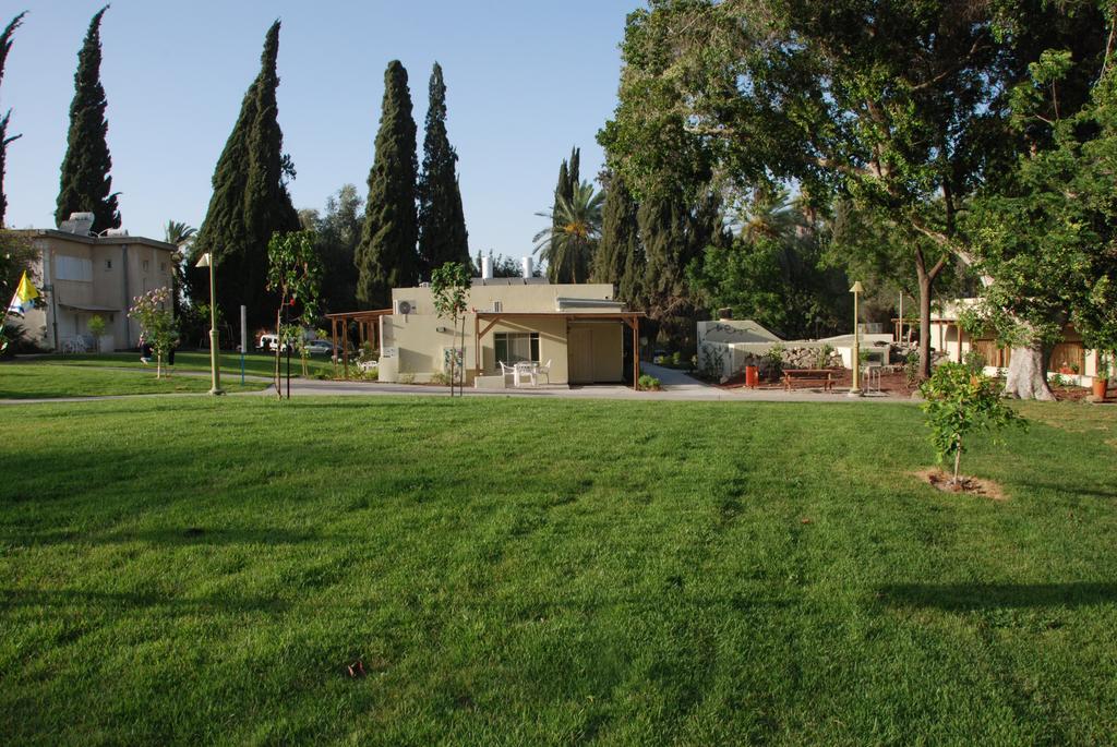Kibbutz Tiratzvi - Country Lodging Tirat Zevi Luaran gambar